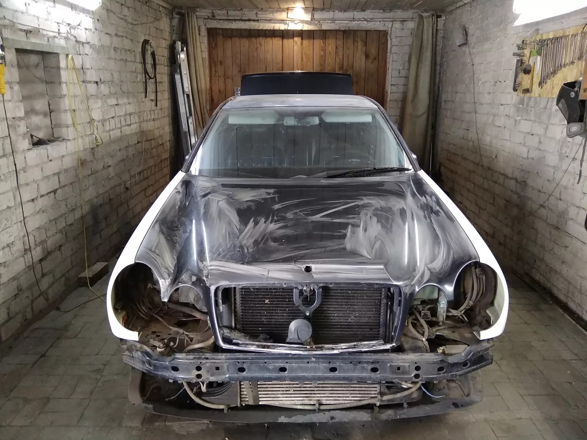 Кузов w210. Мерседес 210 покраска кузова.