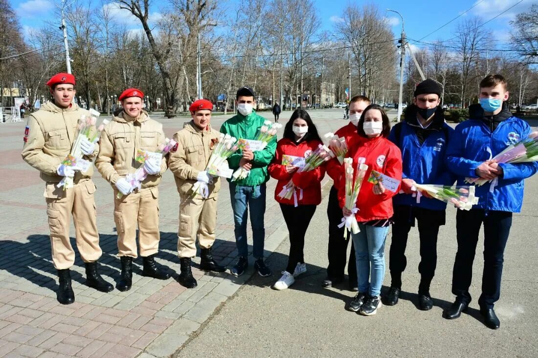 Женщина на мероприятии. Молодежный патруль. Молодежный патруль акции.