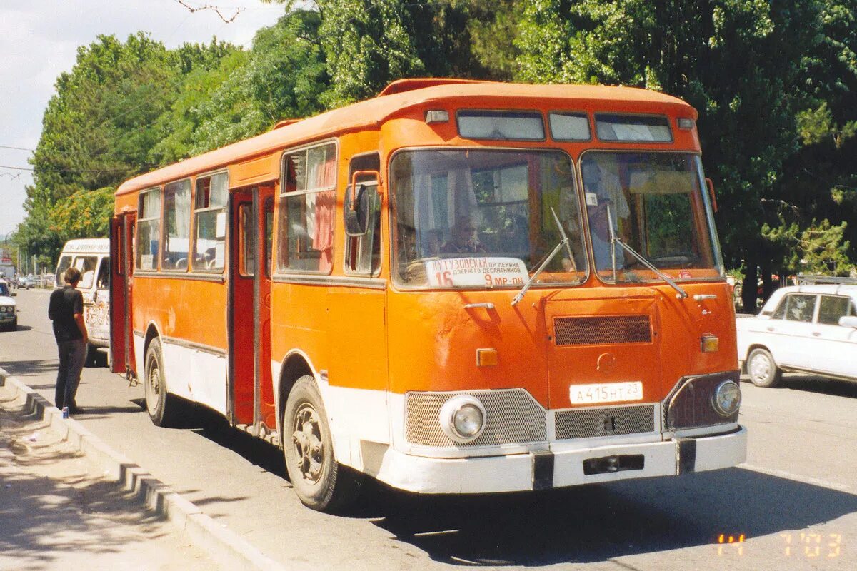 Первый автобус 80. ЛИАЗ 677 90е. ЛИАЗ 677мб. ЛИАЗ 677 1993. Новороссийск ЛИАЗ 677.