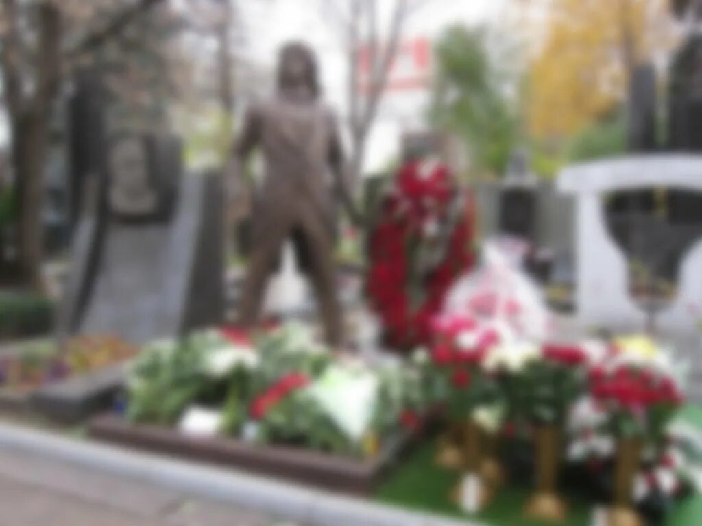 Могилы певцов. Могилы певцов