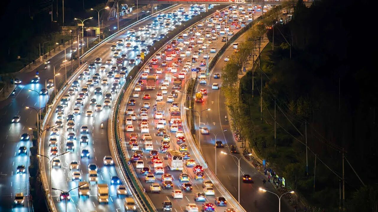 Traffic org. Traffic congestion. дорожный трафик. большой трафик автомобилей. человек в пробке.