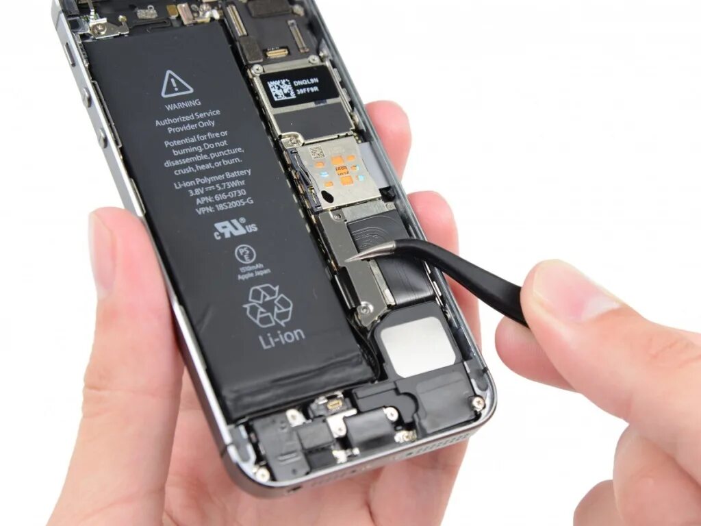 15 айфон память. Плата аккумулятора iphone 6s. Шлейф аккумулятора айфон 5s. Оперативная память на айфоне 5s. Замена аккумулятора iphone 5s.