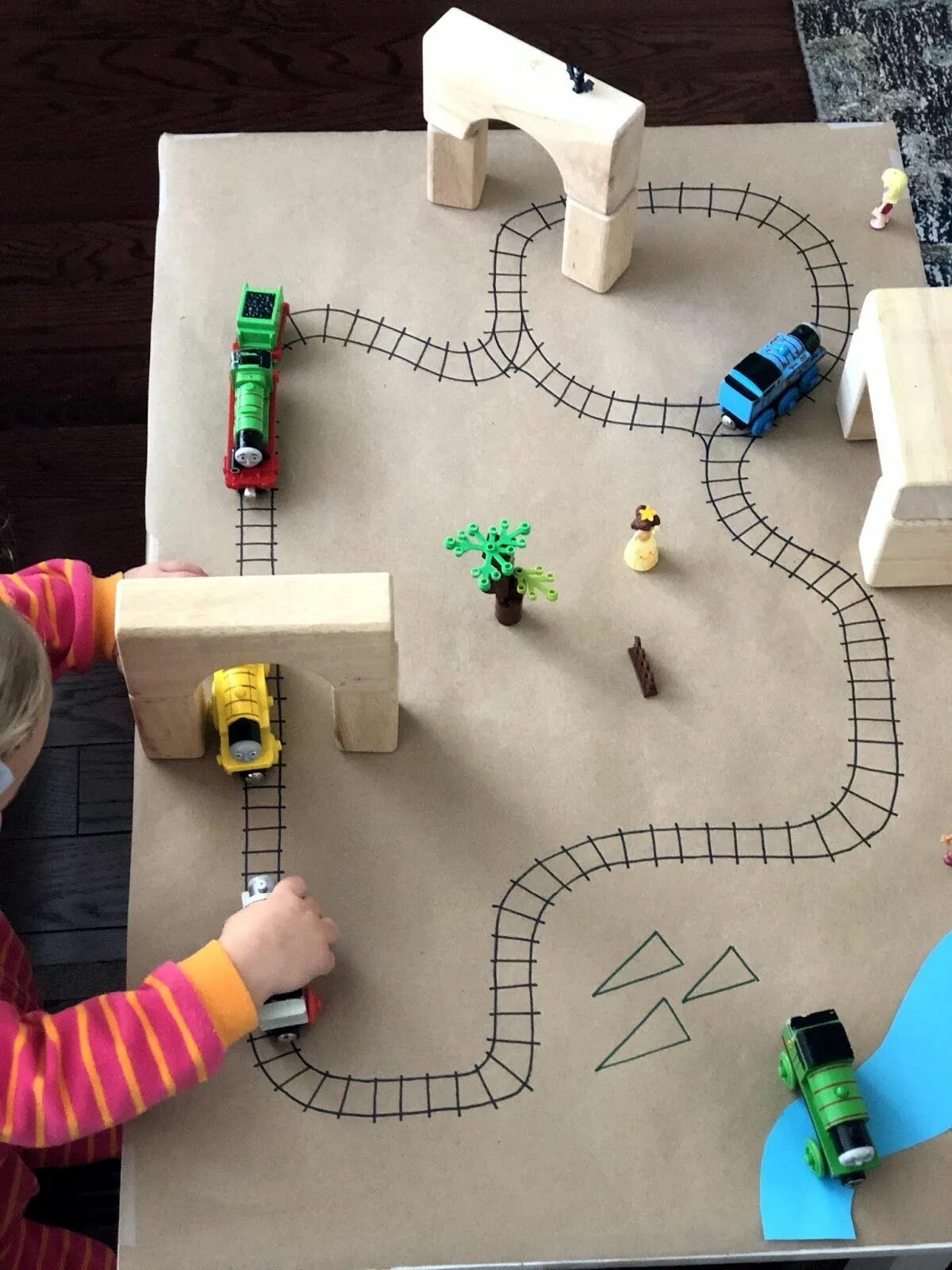 Самодельные игры для детей. Train DIY Craft for Kids. Handmade игры для маленького ребенка с машинками. Craft ideas for Preschool. Самодельные гонки