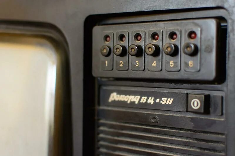 Телевизор цветной рекорд вц-381д. Ретро телевизор. Телевизор рекорд 311д пульт. Воронежский телевизор рекорд. Рекорд 311 телевизор.