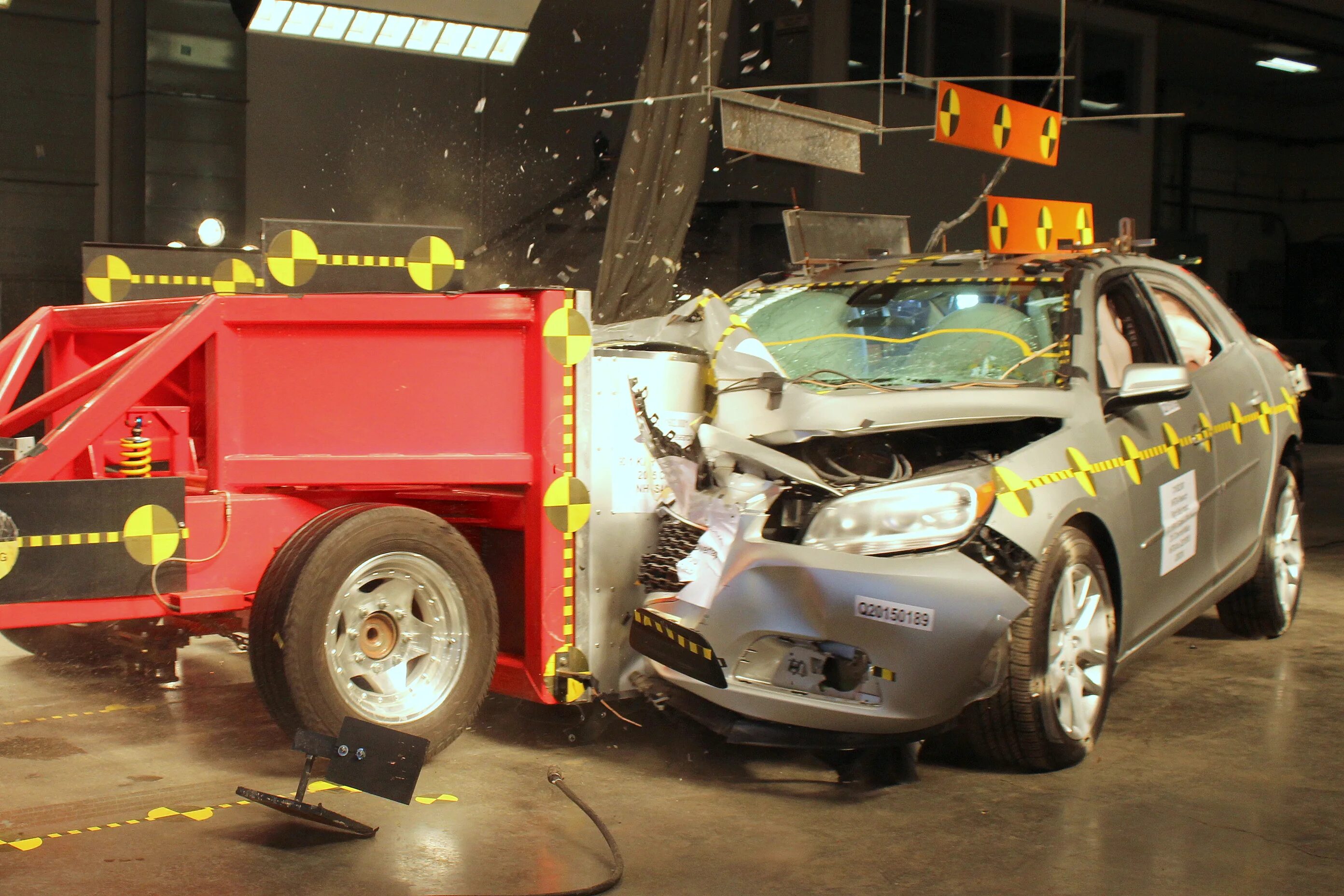 Краш тест скорости. Crash Test Malibu краш. Chevrolet Malibu 2020 crash Test. Краш тест Шевроле Малибу 9. Тестовый автомобиль.