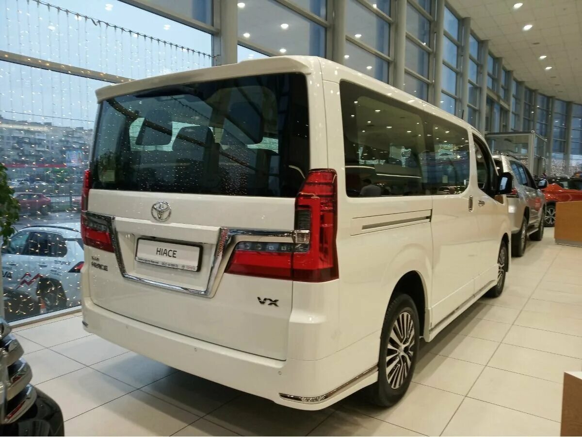 Toyota hiace цена. Toyota Hiace h300. Toyota Hiace h300 VIP. Toyota Hiace h300 новый минивэн. Toyota микроавтобус Hiace 2020.