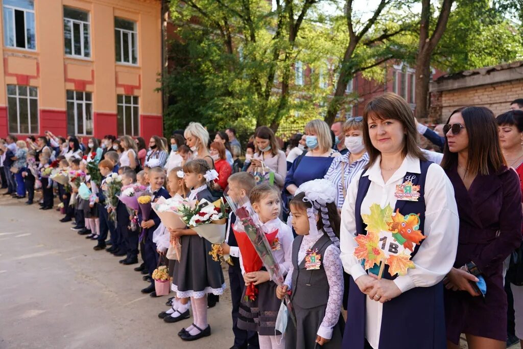 Клинцы брянской области школы. 1 Школа Клинцы. Гимназия 1 Клинцы. Школа 2 Клинцы. МБОУ СОШ 9 Клинцы.