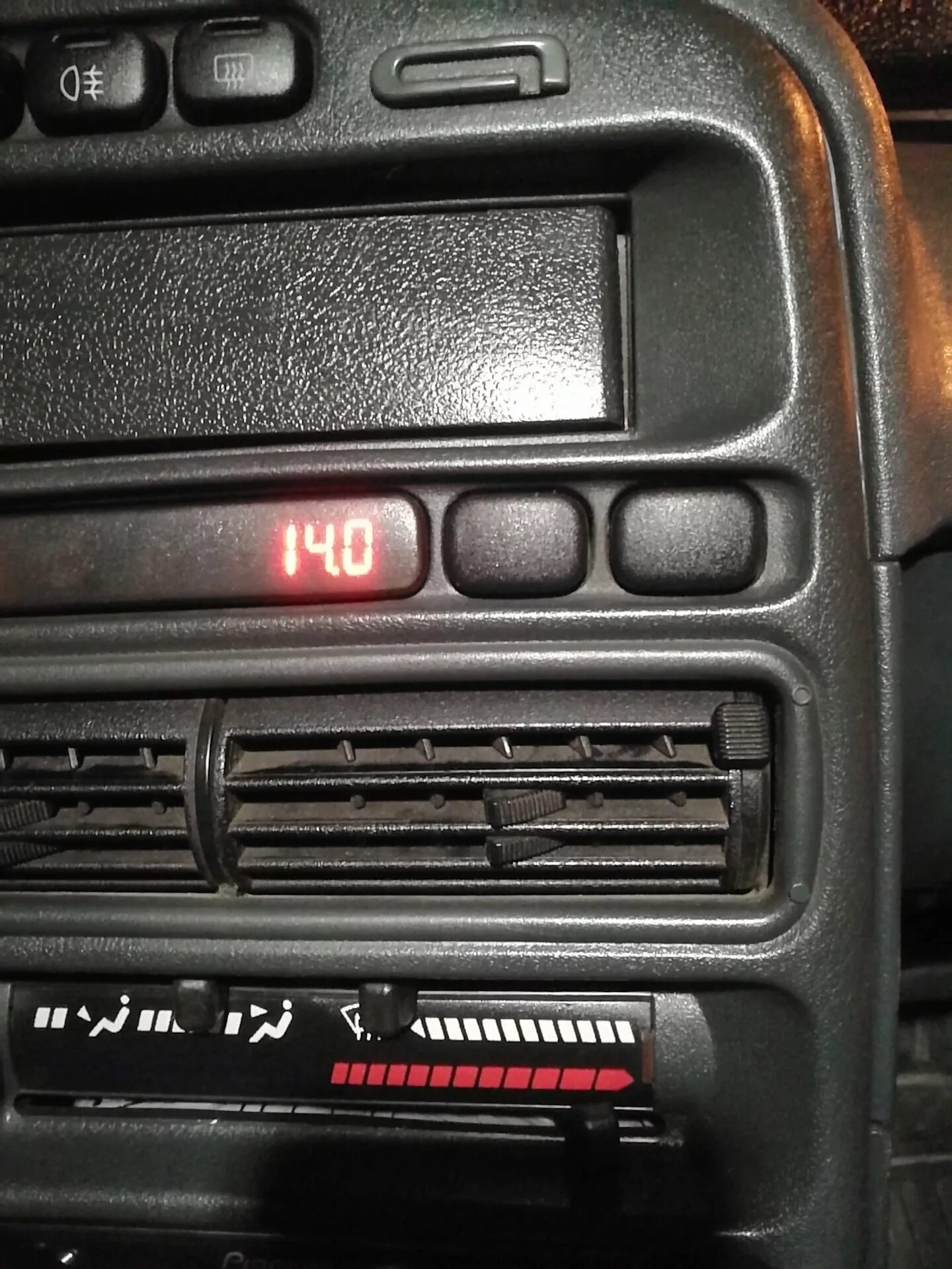 Вольтметр в бж 2114. Вольтметр в бк ваз 2114. Вольтметр 2114. Вольтметр в ваз 2114. Вольтметр автомобильный pride в ваз 2114.