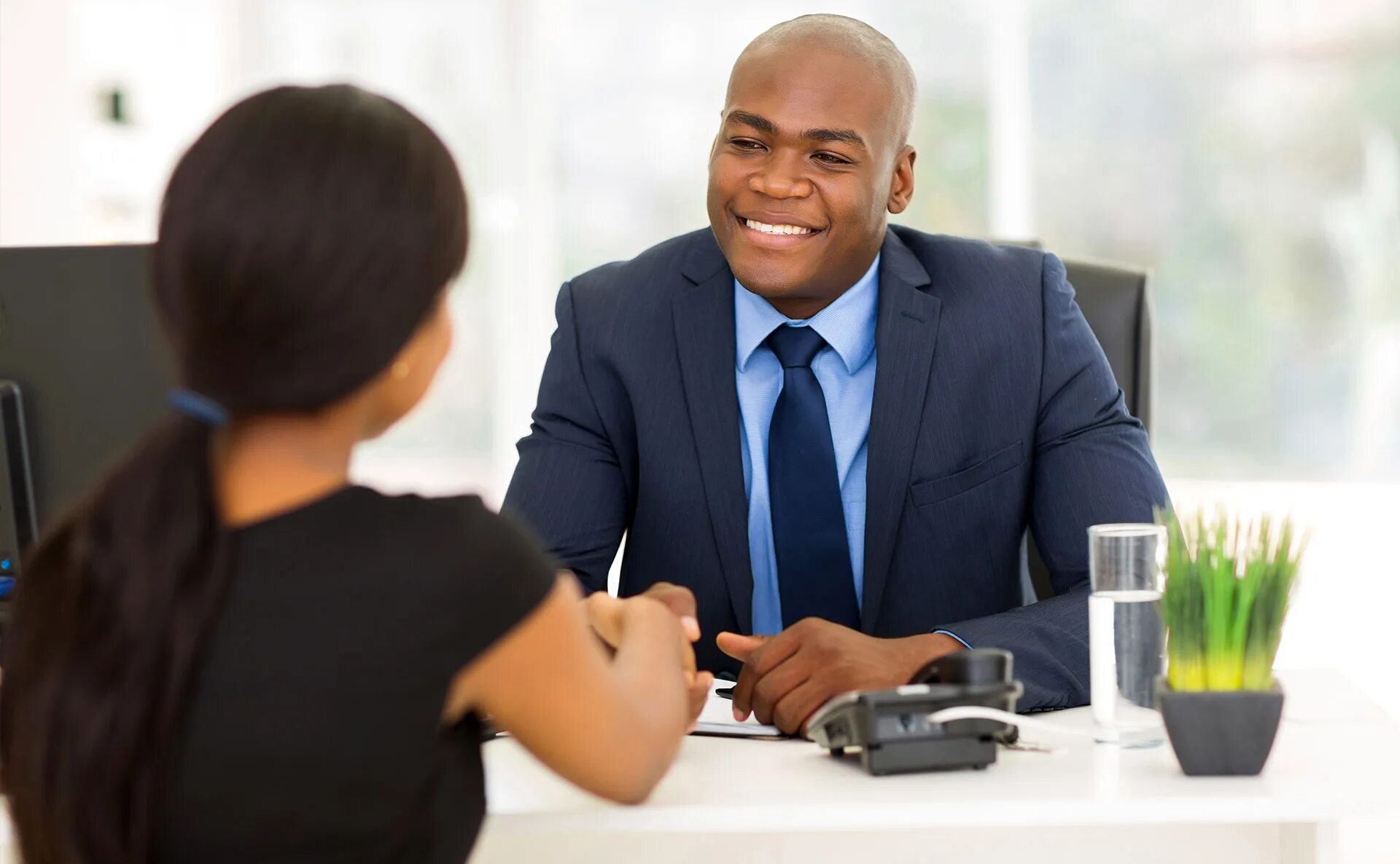 Customer experience инфографика. Нигерийский бизнесмен. Американский бизнесмен. Численность сотрудников apple. Консалтинг.