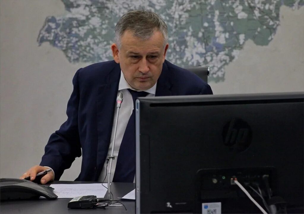 Телефон дрозденко губернатор ленинградской. Дрозденко губернатор ленобласти. Дрозденко губернатор ленобласти. Прямая телефонная линия губернатора дрозденко. Телефон дрозденко губернатор ленинградской.
