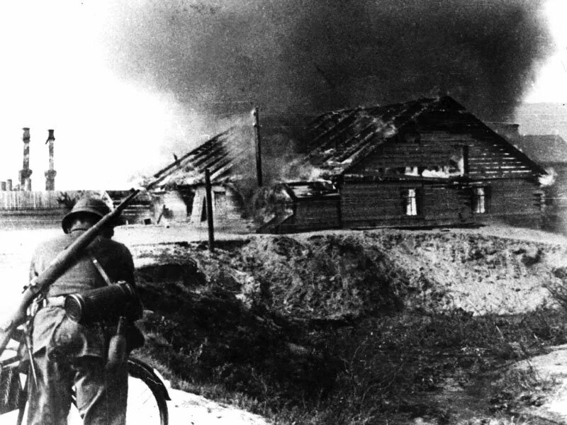 Борисов во время войны. Сожженные города и деревни в ВОВ 1941-1945г. Деревня Хатынь фото 1943.