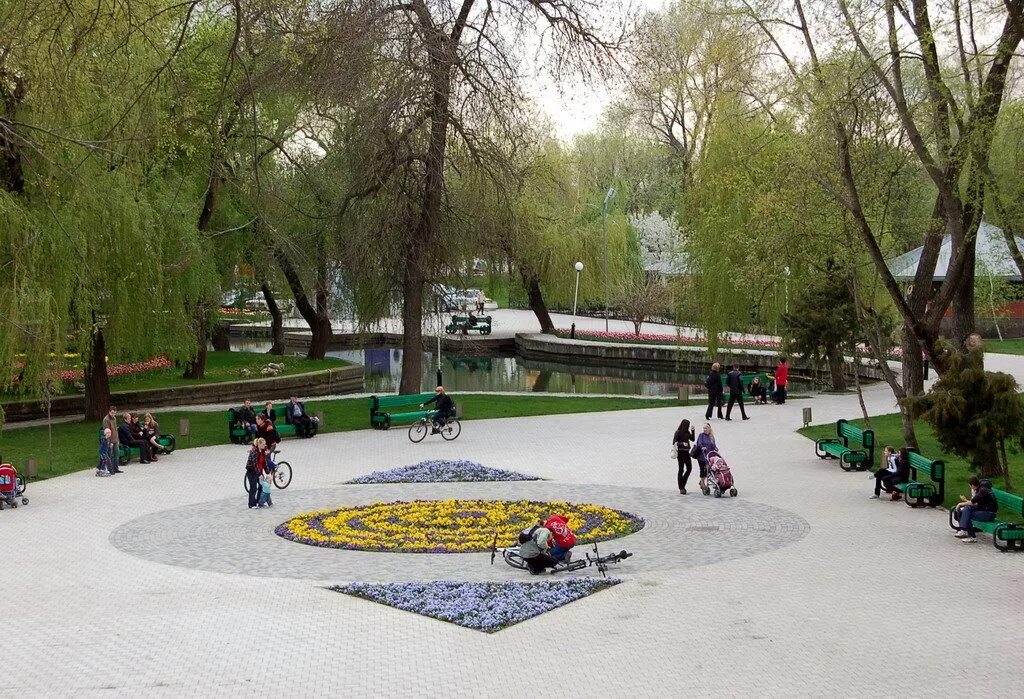парк горького краснодар. сквер садовый краснодар. пкио городской сад краснодар. сквер горького краснодар. парк кубань краснодар.