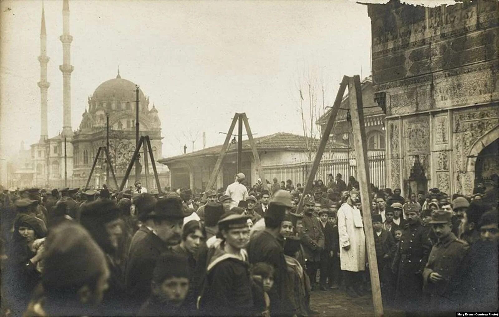 1915 линия. Геноцид армян 1915 казни.