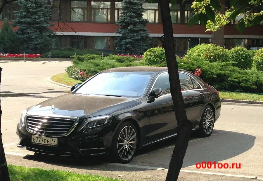 77 москва роллс ройс. Ролс ройсс а мр77 с мигалками. 77 ре. Е986ре77. 77 ре.