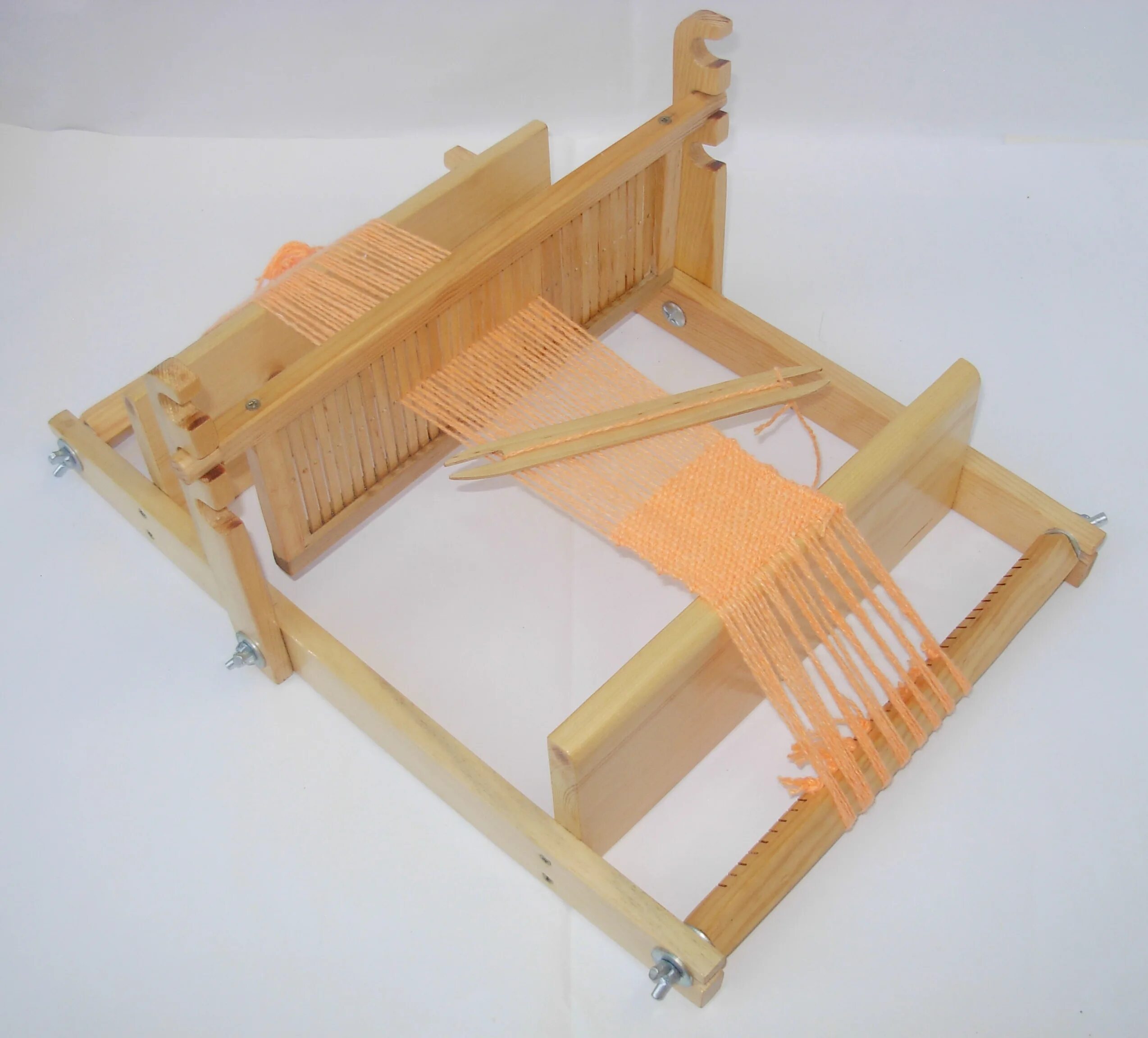 Простейший ткацкий. Ткацкий станок михайло потапыч. Пелси ткацкий станок. Ручной ткацкий станок. Простейший ткацкий.