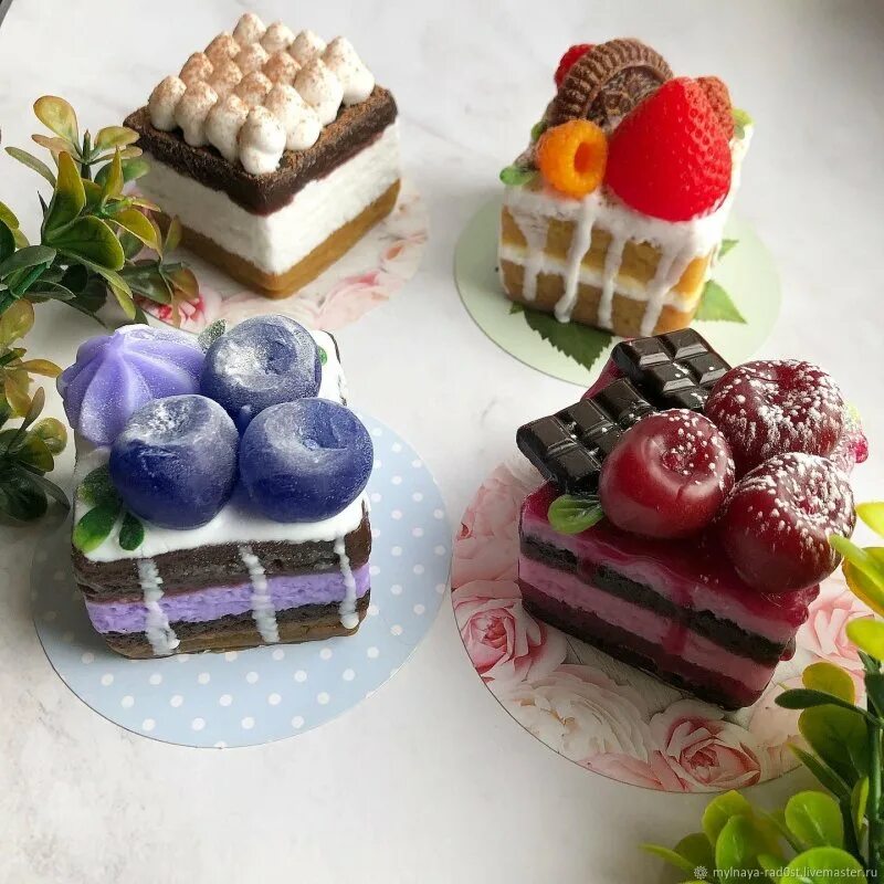 Пирожные. Пирожное ручной работы на заказ. Мыло ручной работы. Красивые конфеты. Капкейки с кремом.