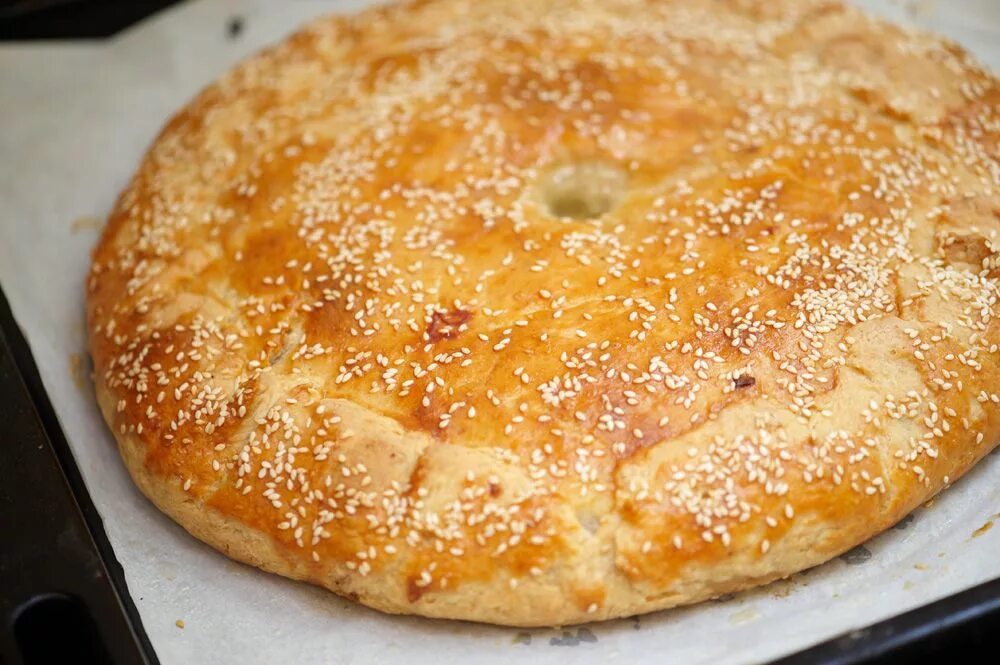 Кубите пирог. Кубэтэ караимский. пирог кубете. пирог кубите татарский кубете. караимский пирог.