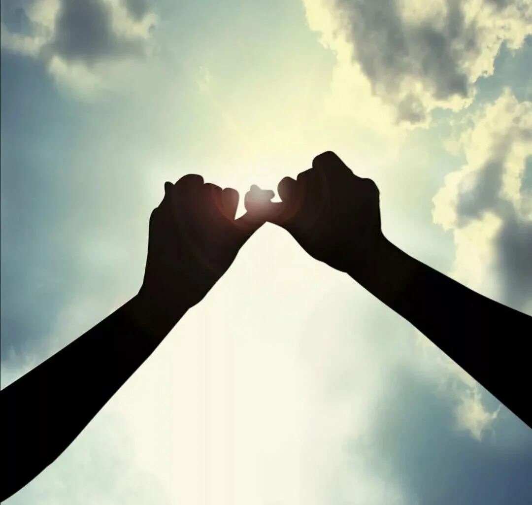 Жест клятвы. Тот кто осторожен в своих обещаниях точен в их исполнении. Избегать обещание. Обещание эстетика. Честный человек.