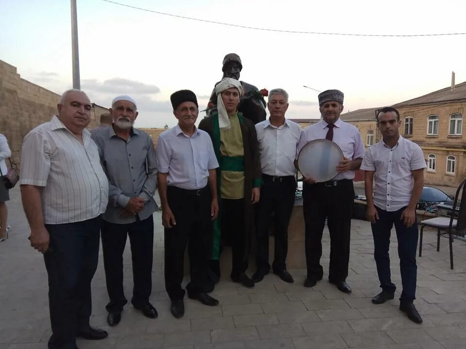 Азербайджанская община дербента. Азербайджанский диаспор в махачкале. Азербайджанский поэт дербенди. Азербайджанцы дербента восстали. Дербентские азербайджанцы.