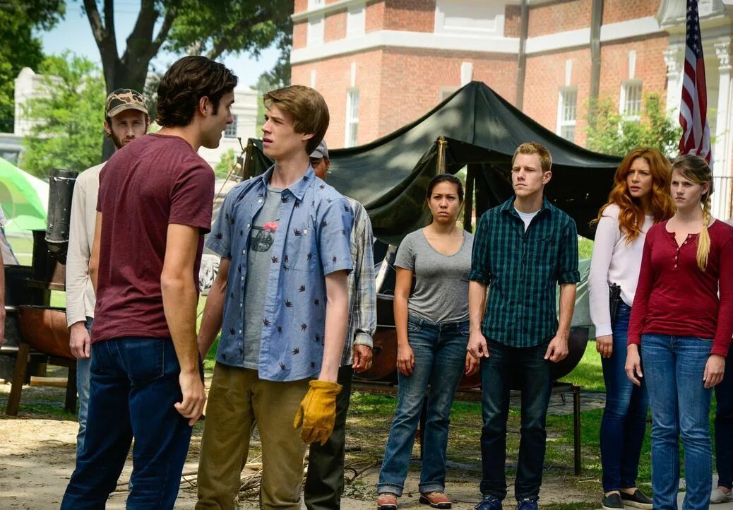 Название под куполом. Колин форд под куполом. под куполом нетфликс.