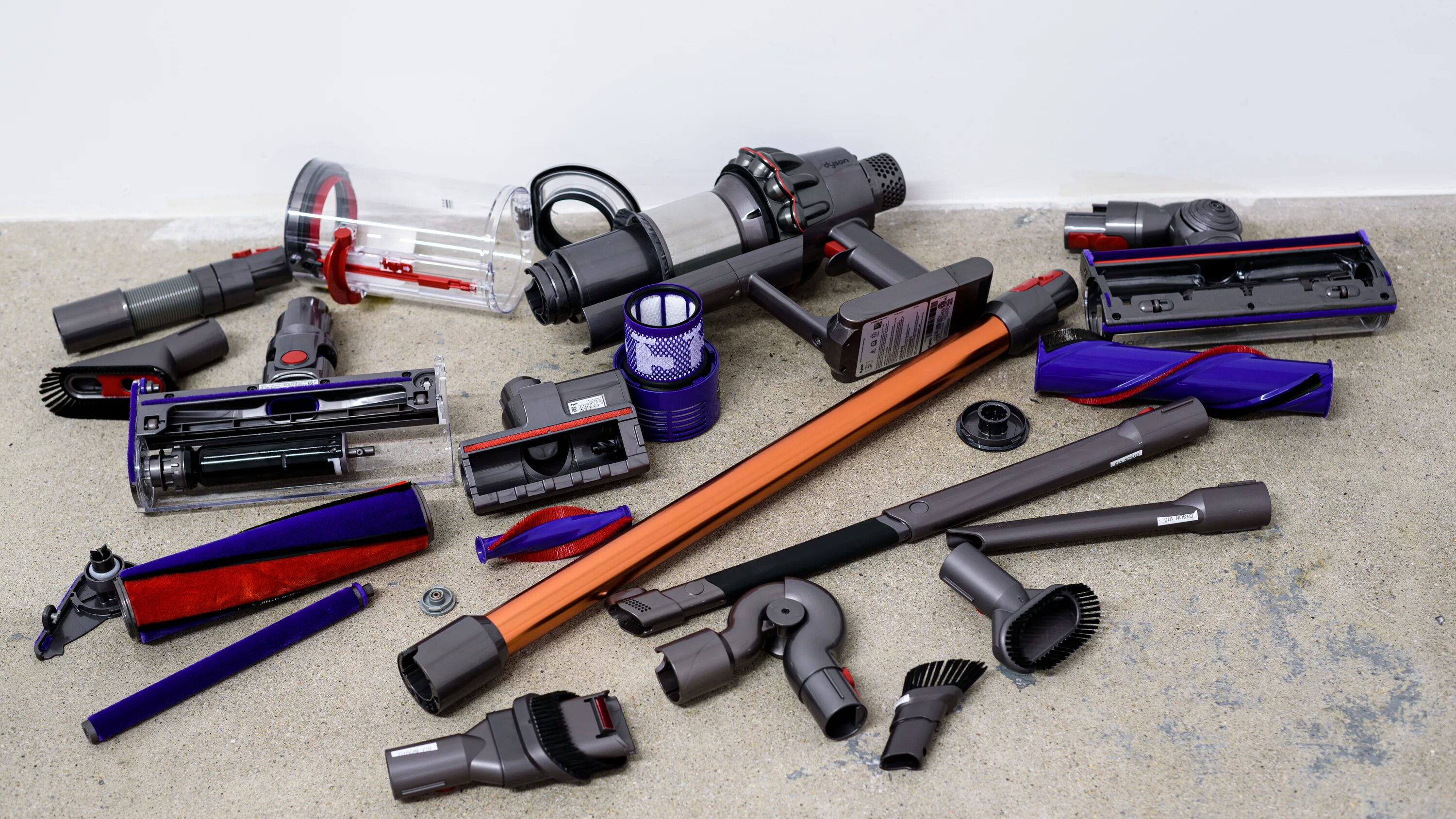 Dyson Cyclone v10 absolute. Dyson v12 detect Slim absolute. Dyson v12. V10 Dyson корпус.