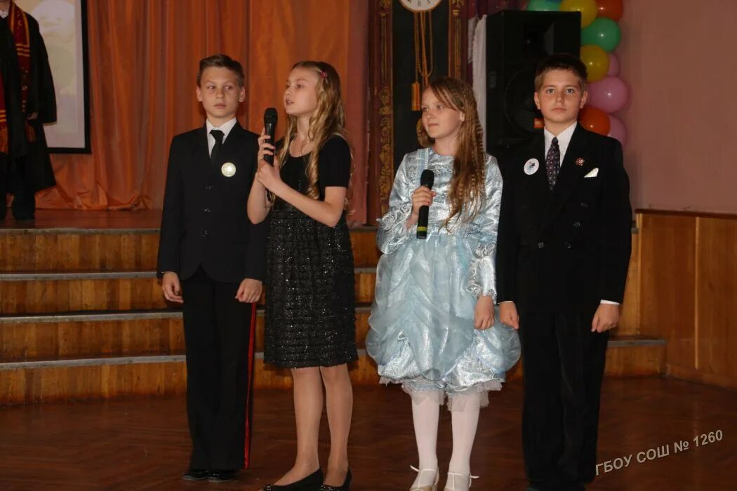 элжур добровская школа. последний звонок выпускники. школьники 11 класс. ученицы 11 класса.