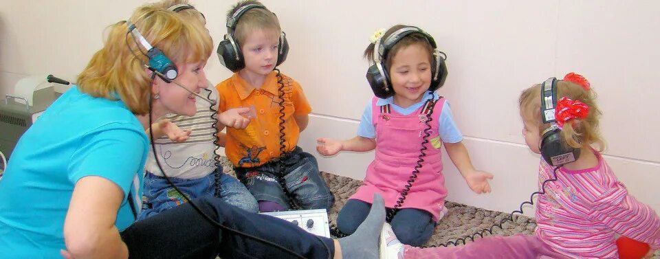 Общение с детьми с нарушением слуха. Дети с нарушением слуха.. Музыкотерапия для детей с нарушением слуха. Сурдопедагог и ребенок. Дошкольники с нарушением слуха.