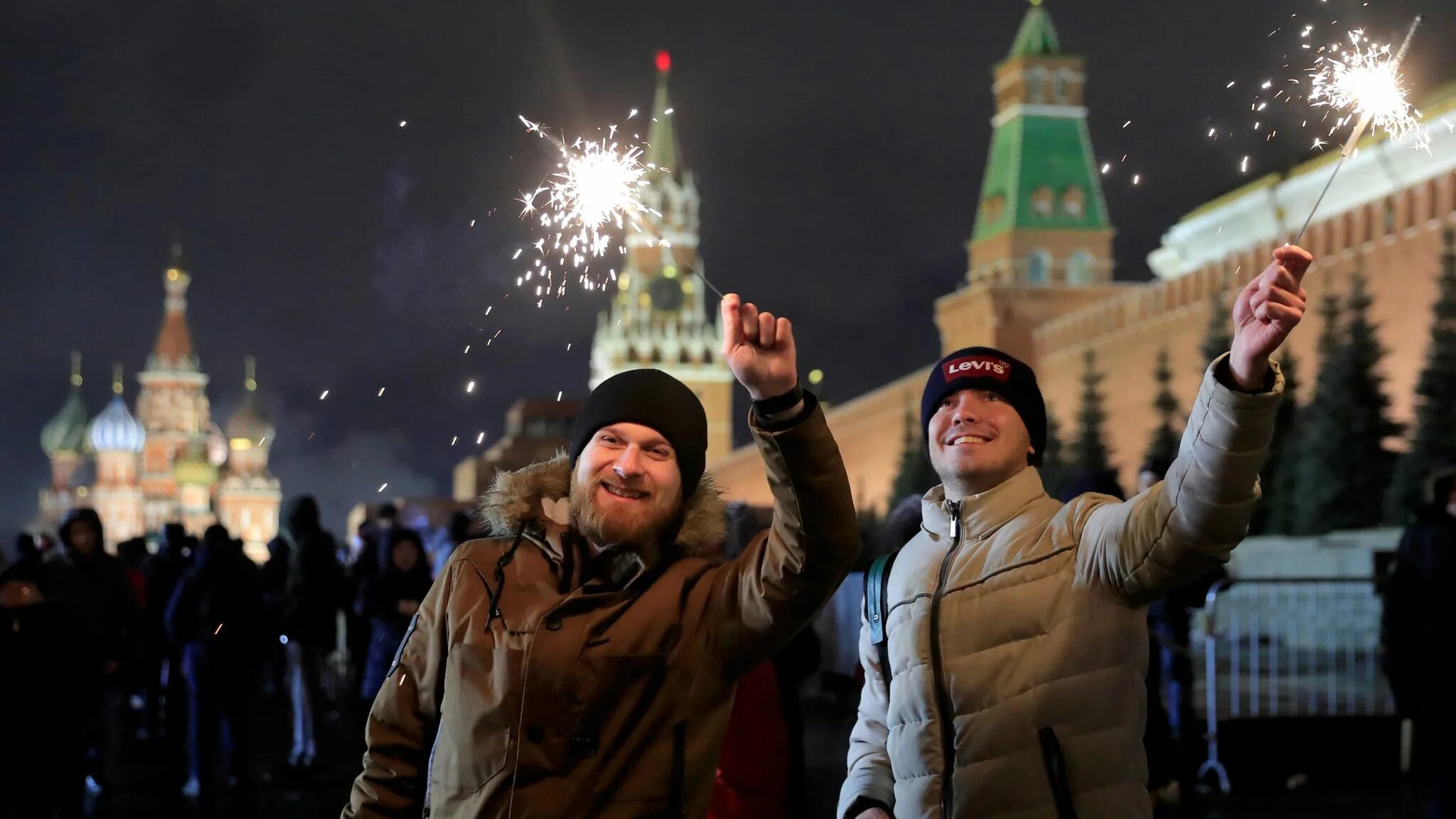 Празднование нового года в России. Красная площадь Москва зимой. Красная площадь Москва зимой сейчас. Декабрь в России. 31 декабря считается