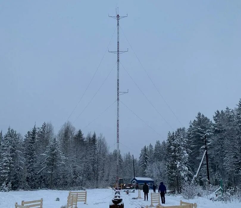 Лэп 500 кв в лесу. Башня в сибирской тайге. Мачта в тайге. Радар «струна-1». Геодезический тригопункт.