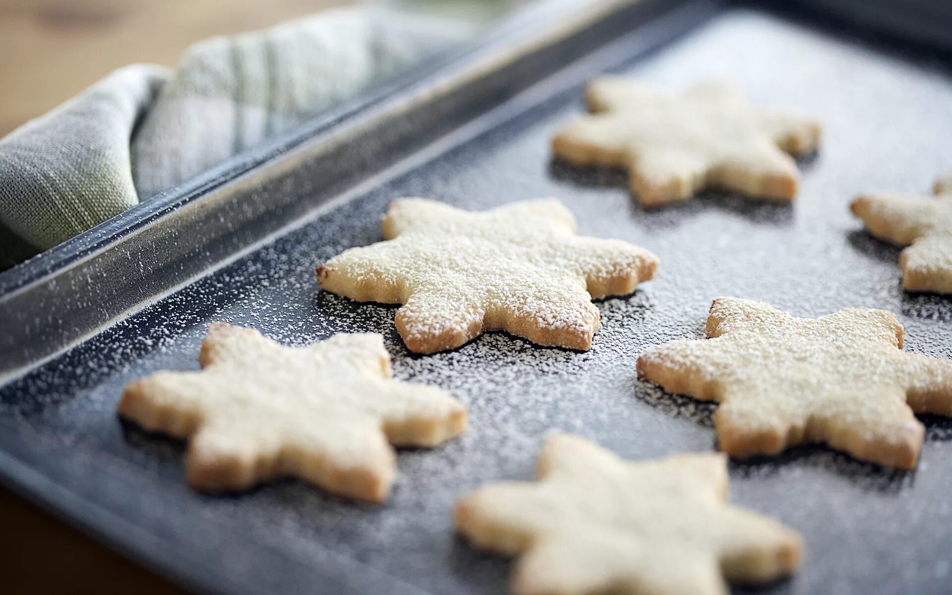 Печеньки рассыпляющие. Раскатка теста для печенья. Тесто для печенья рассыпается что делать. Рассыпчатое тесто. Стар печенька.