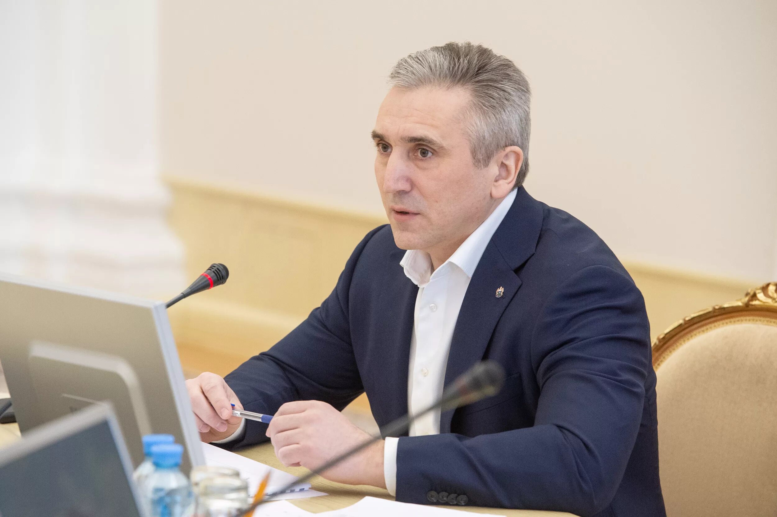 Какую должность занимает губернатор