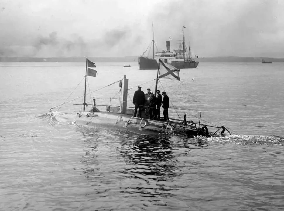 История дня подводника. Первая Российская подводная лодка Дельфин. Подводная лодка Дельфин 1904. Подводная лодка Дельфин 1903.