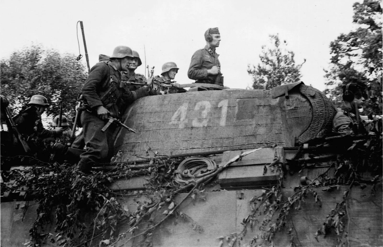 1945 год восточный фронт. Танк пантера 1941-1945. Танк пантера 1944. Немецкие танкисты 1941. 31 Танковый полк 5 танковая дивизия вермахта.