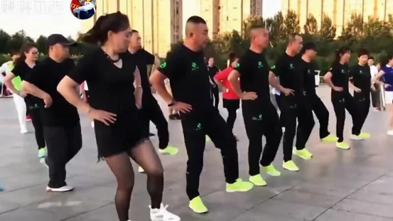 Буй буй буй мировой хит. Оригинал танца буй буй. Оригинал танца буй буй. Солдат танцует под буй. Оригинал танца буй буй.