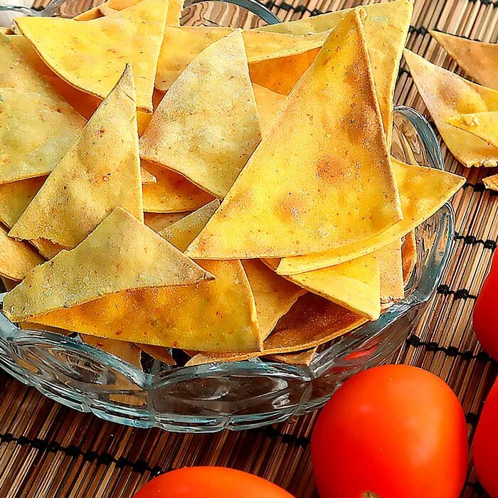 Начос в духовке. Мексиканский начос. турецкие начос. кукурузные чипсы начос рецепт.