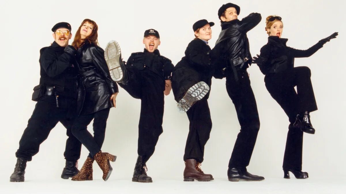 Долбанутые сериал 1999–2001. Jessica hynes & simon pegg. Саймон пегг и джессика стивенсон. Spaced out 2001. Jessica hynes & simon pegg.