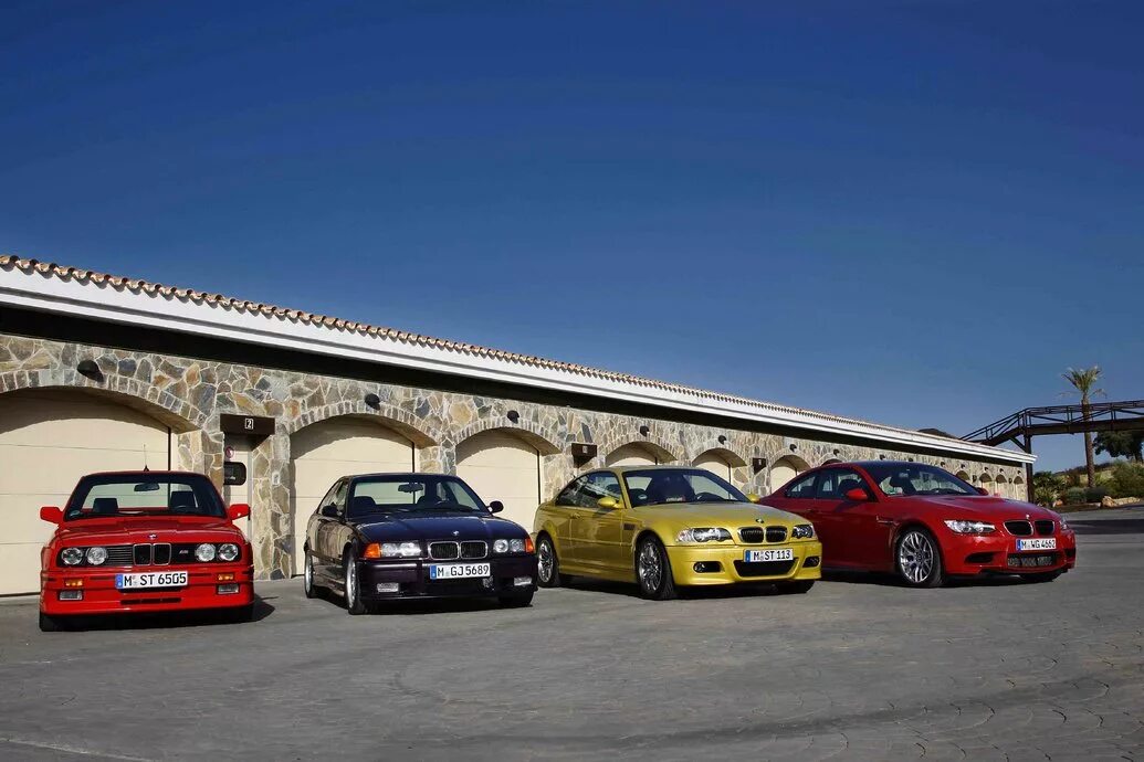 В каком году выпустили бмв. Бмв м3 поколения. бмв m3 поколения. bmw m3 эволюция. bmw 3 поколения.