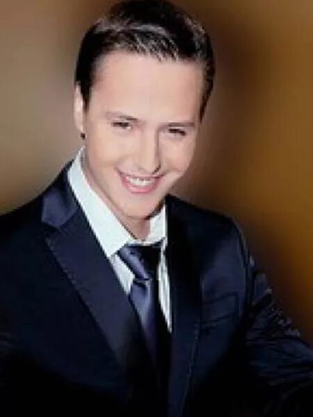 Виталий грачев опера 2. Алексей татаринцев оперный певец. 1935 лучано паваротти, оперный певец (тенор). Итальянский тенор андреа бочелли. Певец с оперой 2 5 букв.