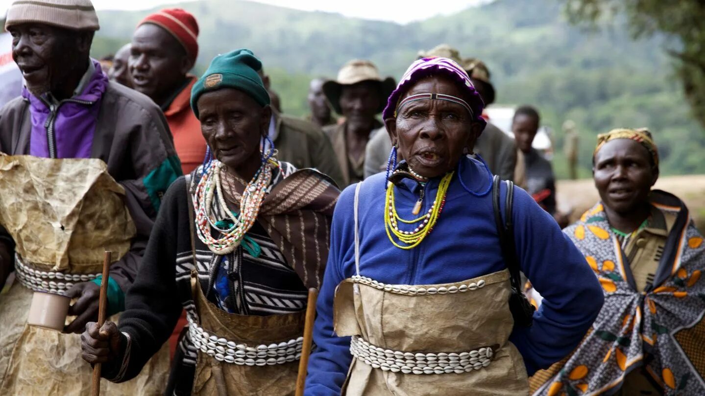Кения масаи самбуру. Население африки масаи. Кения население народы. Национальная одежда масаев. Масаи племя в африке.
