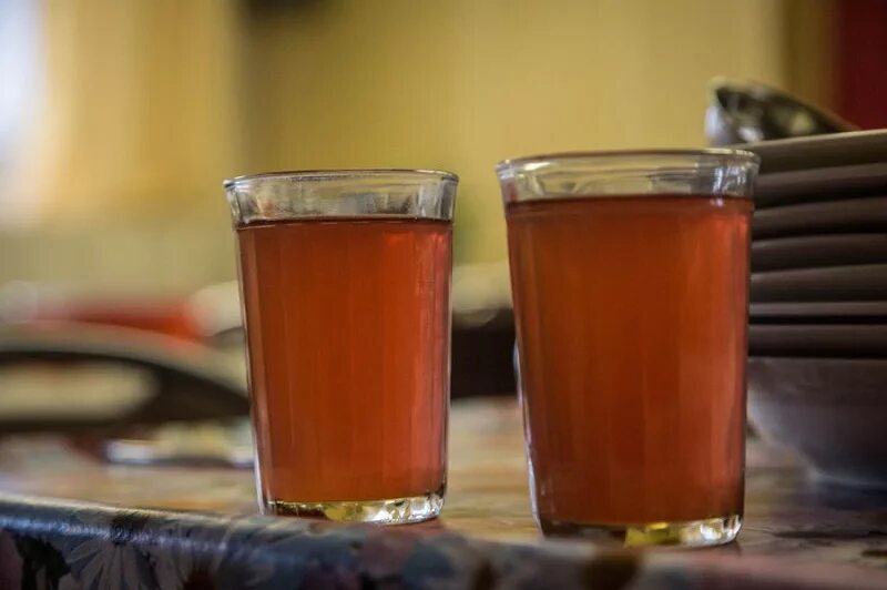 напитки в детском саду. стаканы в столовой. стаканы в столовой. стакан 14 граней ссср. компот в столовой ссср.