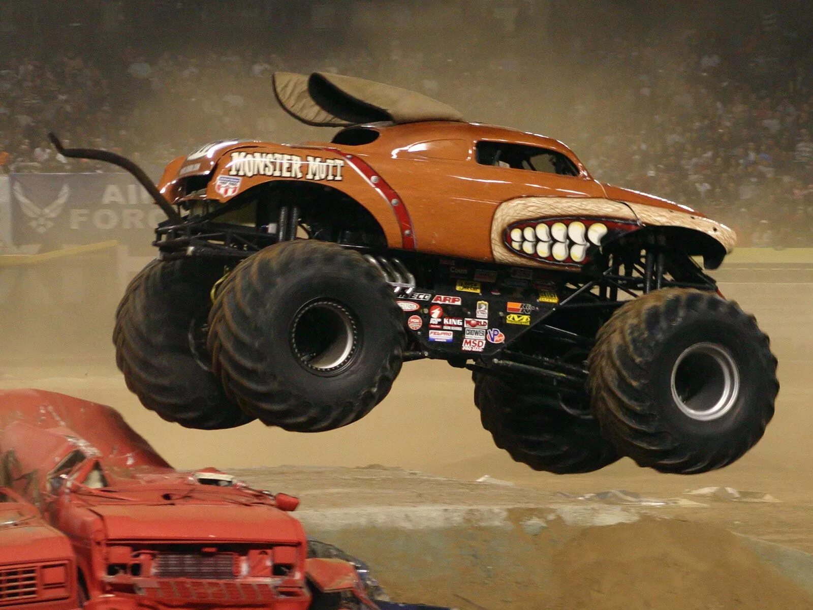 Монстр трак монстр трак. Монстр трак Monster Mutt. Машина бигфут монстр трак. Монстр трак монстр трак монстр трак монстр трак.