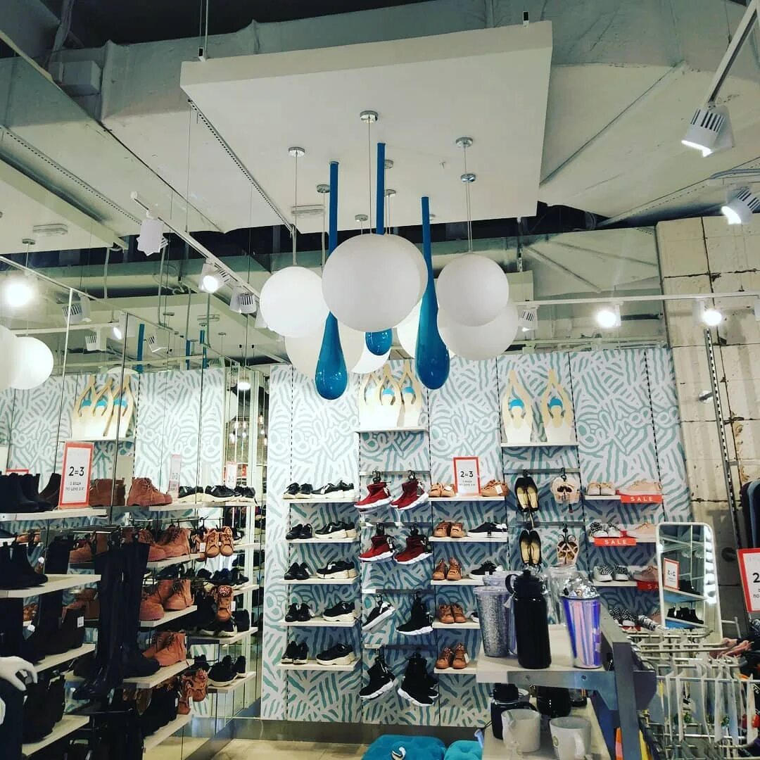 Сникерс стрит екатеринбург гринвич. Покровский обувь екатеринбург гринвич. Магазин одежды гринвич 1 этаж екатеринбург. Soho магазин. Гринвич магазины мужской одежды.