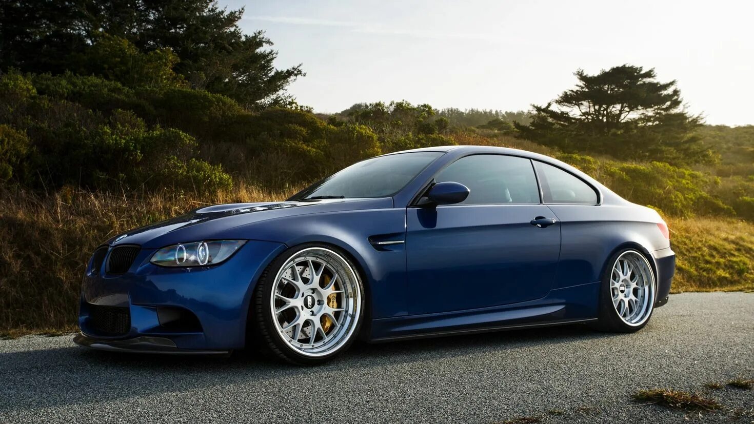 Бмв м3 обои. BMW m3 e92. BMW m3 e92 Coupe. BMW e92 синяя. BMW m3 e92 синяя.