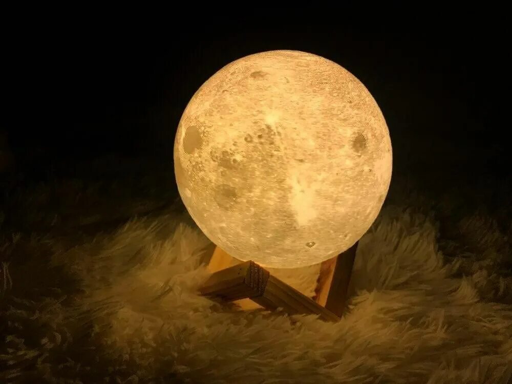 Луна светила из круглой. Ночной светильник Луна. Светильник в виде Луны. Ночник в виде Луны. Светильник Луна шар на подставке.