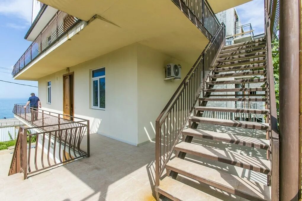 Жемчужина 3 абхазия. Гостевой дом жемчужина гагра. Гостевой дом жемчужина гагра абхазия. Мидель гагра абхазия. Абхазия гостиница жемчужина гагра.