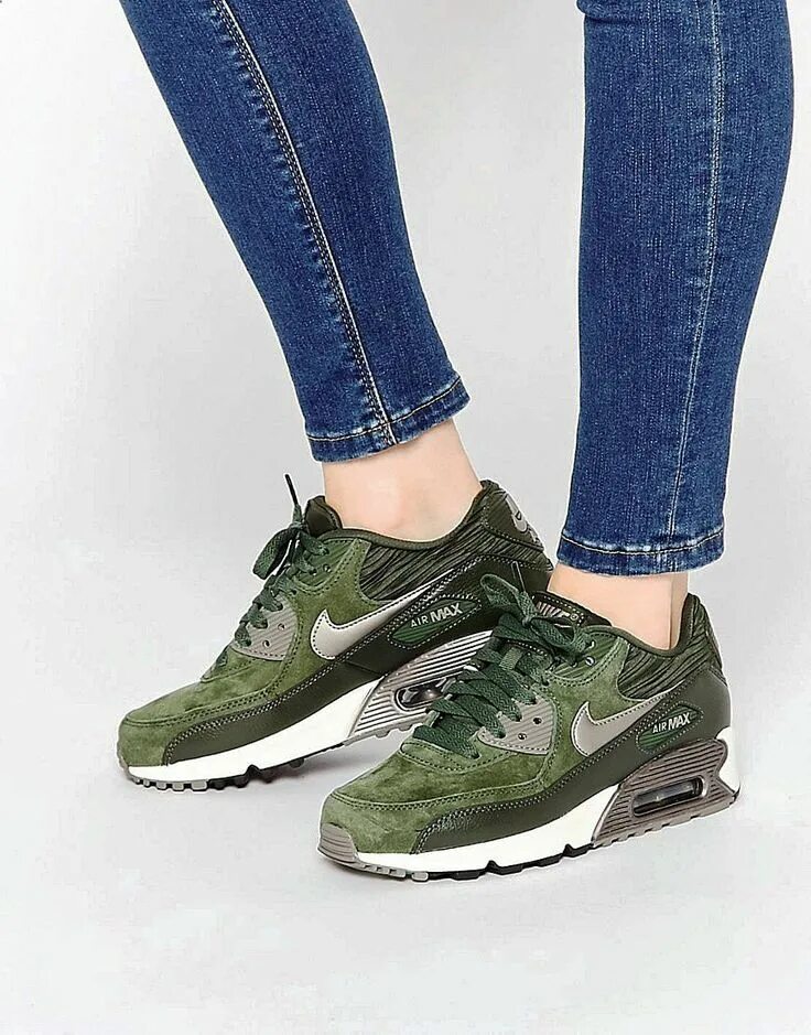 Зеленые кроссовки какие. АИР Макс 90 зеленые. Найк Макс 90 зеленые кроссовки. Найк АИР Макс зеленые. Найк айр зеленые 90.