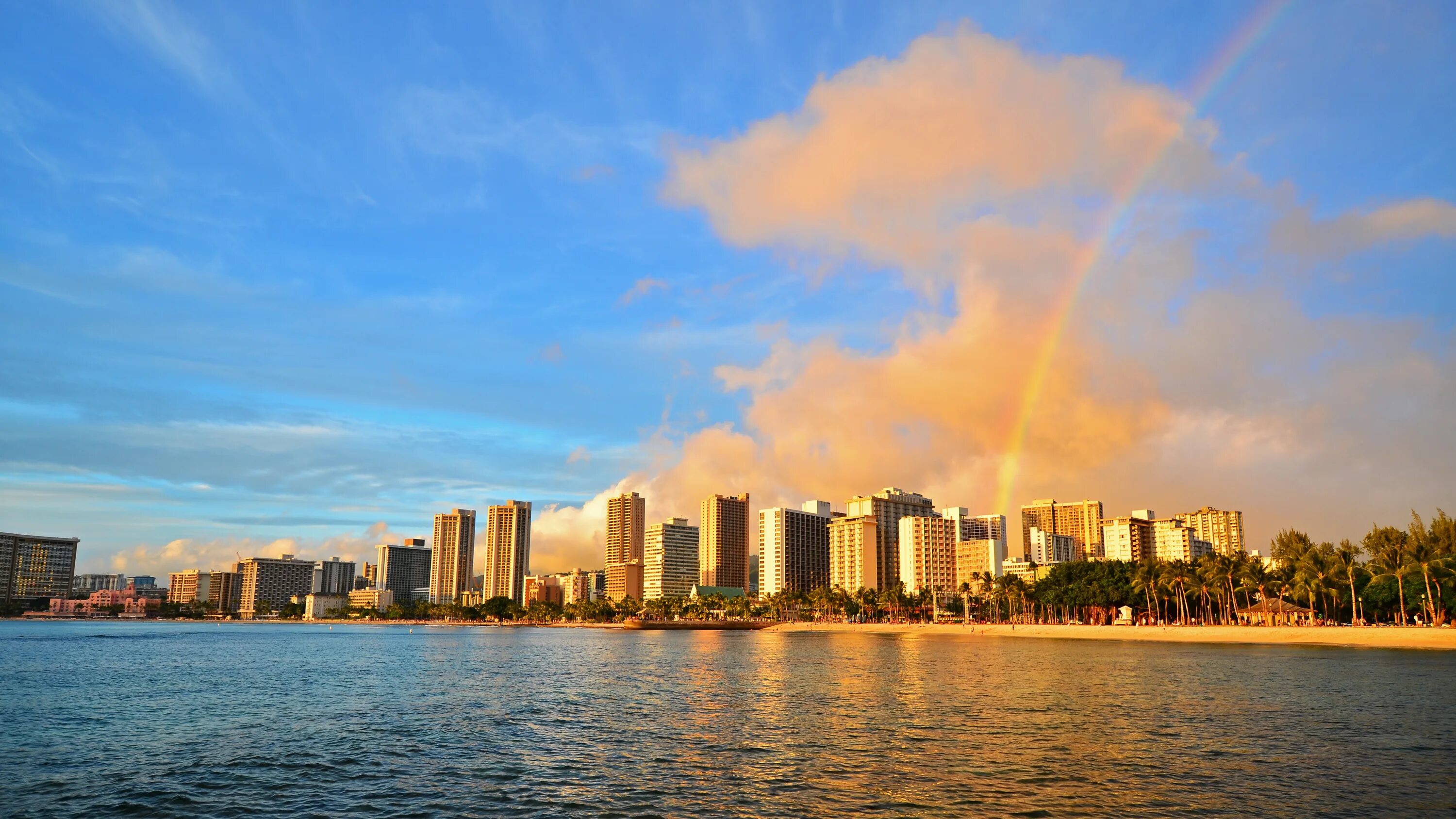 Гавайский туристический и культурный центр гонолулу. Гавайи Honolulu Sunset. Гонолулу остров Оаху. Вайкики Бич Гавайи вечер. Гонолулу закат.