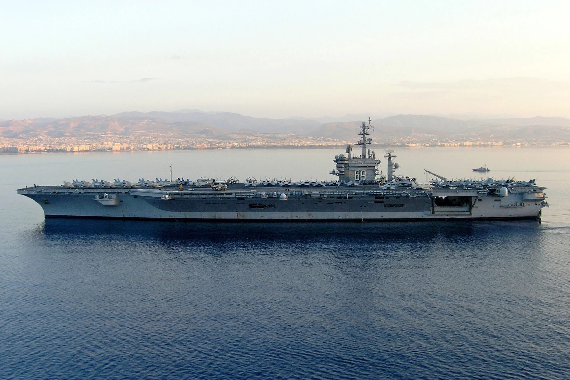 Что с авианосцем эйзенхауэр. Дуайт эйзенхауэр авианосец. uss dwight d. eisenhower авианосец. uss dwight d. eisenhower cvn-69 фото. авианосец вмс сша «дуайт эйзенхауэр».