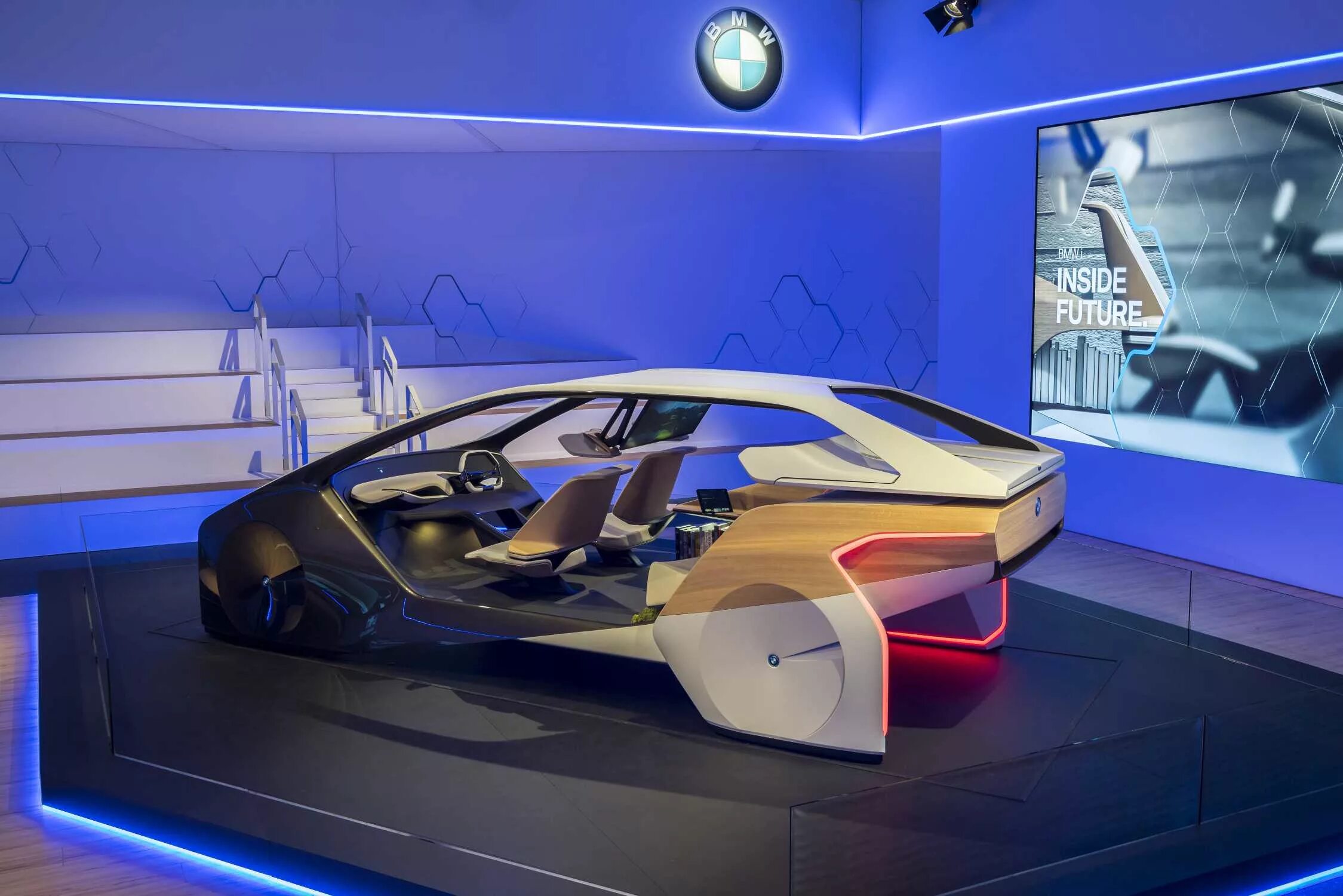 Купить будущие. BMW I inside Future. БМВ i100 будущего. Беспилотная БМВ. БМВ беспилотник концепт.