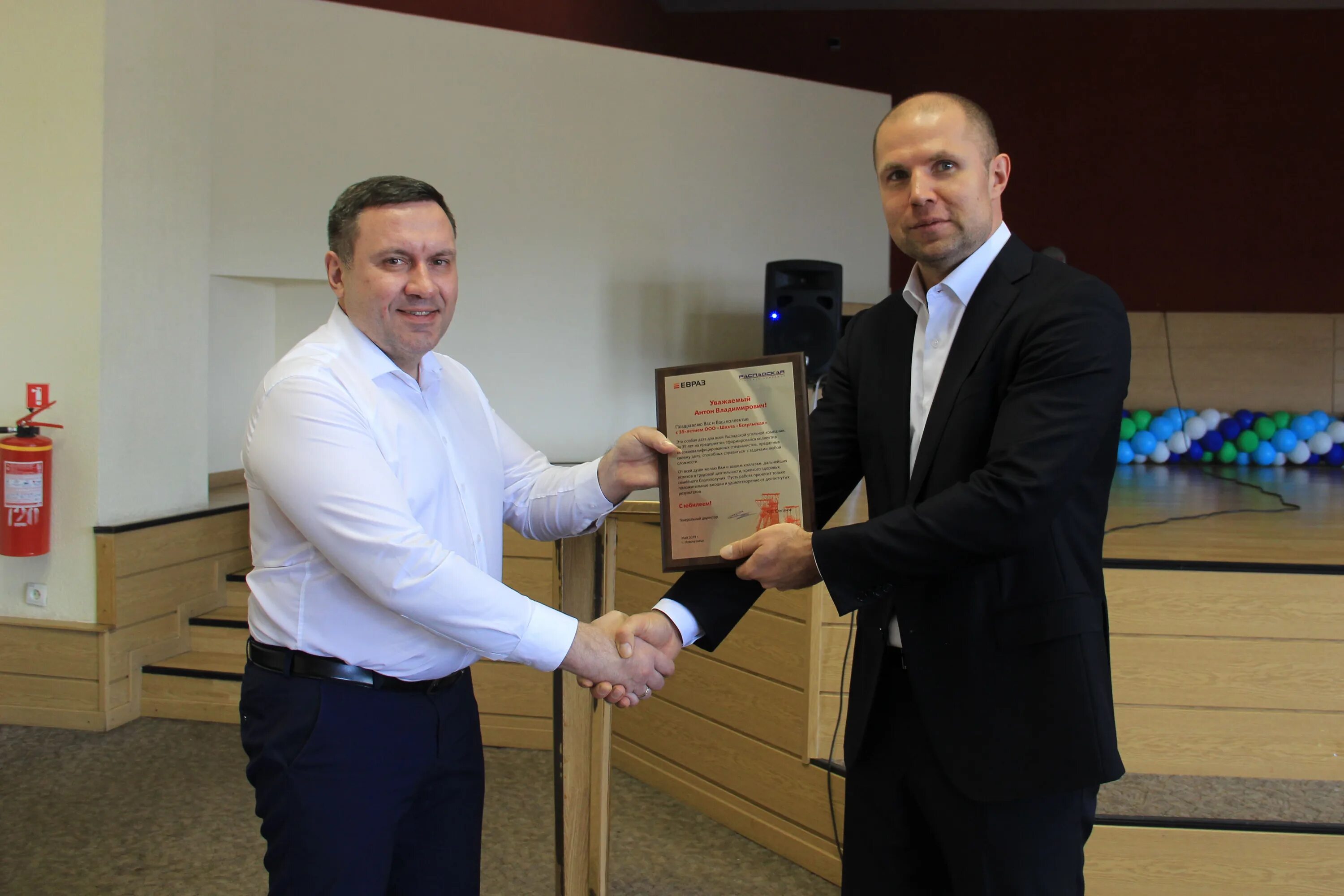 директор угольной шахты. директор угольной шахты. алардинская шахта малиновка. угольная шахта 19 век донецк. шахта распадская новокузнецк.